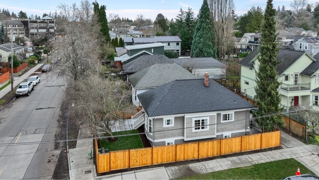 2800 E Thomas St in Seattle, WA - Foto de edificio - Building Photo