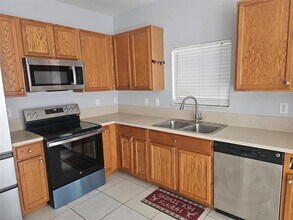 3021 NW 30th Ave in Lauderdale Lakes, FL - Foto de edificio - Building Photo