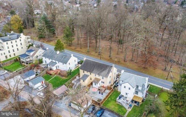 property at 605 W Miner St