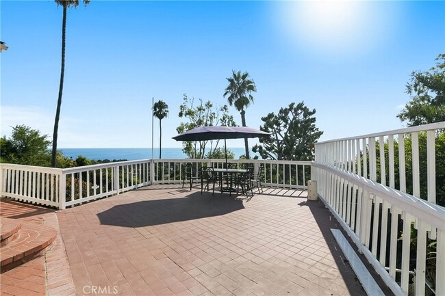 1177 Temple Hills Dr, Unit 1033 in Laguna Beach, CA - Building Photo - Building Photo