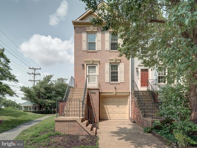 3022 Kings Village Rd in Alexandria, VA - Building Photo
