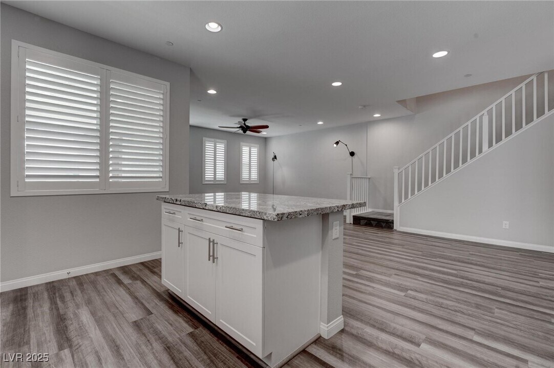1040 Via Panfilo Ave in Henderson, NV - Building Photo