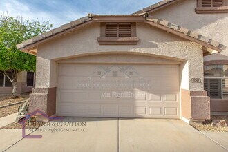 2042 E Smoke Tree Rd in Gilbert, AZ - Building Photo - Building Photo