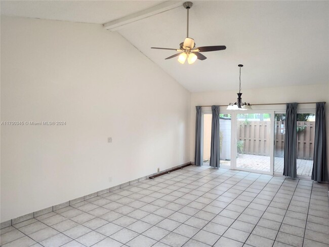 7083 W Sunrise Blvd in Plantation, FL - Building Photo - Building Photo