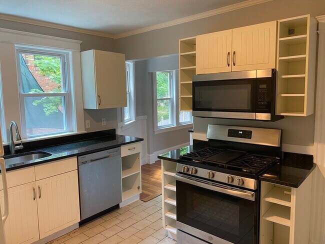 70 Auburndale Ave in Newton, MA - Building Photo - Building Photo