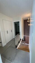 7899 NE Bayshore Ct, Unit 2E in Miami, FL - Foto de edificio - Building Photo