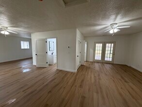 11446 Charleston Rd, Unit Apartment B in Red House, WV - Foto de edificio - Building Photo