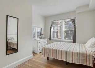 132 Myrtle St, Unit 6 in Boston, MA - Foto de edificio - Building Photo