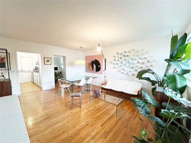 1255 Marseille Dr in Miami, FL - Building Photo - Building Photo