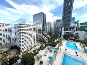 950 Brickell Bay Dr in Miami, FL - Building Photo - Building Photo