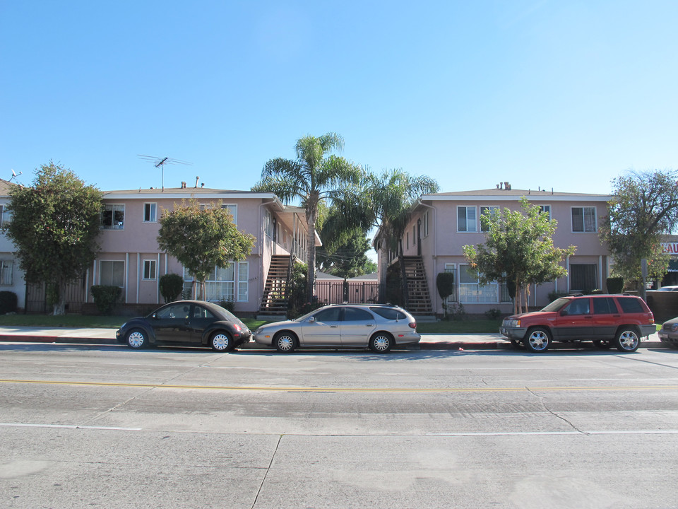 9834-9840 State St in South Gate, CA - Building Photo