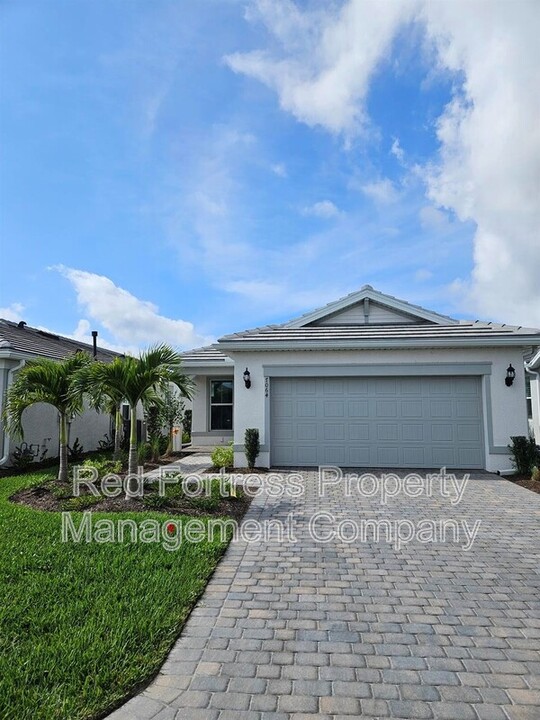 7064 Chapel Crk Ln in North Fort Myers, FL - Building Photo