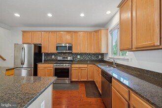 4175 Vernoy Hills Rd in Fairfax, VA - Building Photo - Building Photo