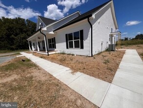 8641 Sandy Beach Ln in King George, VA - Building Photo - Building Photo