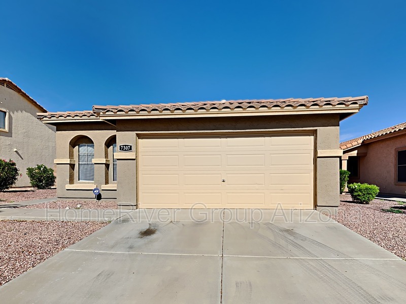 7307 S Sunrise Way in Buckeye, AZ - Building Photo