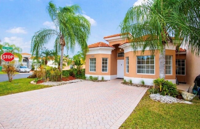 16222 SW 102nd Terrace in Miami, FL - Building Photo - Building Photo