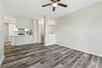 6321 Aragon Way in Ft. Myers, FL - Building Photo - Building Photo