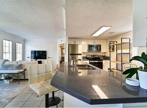 1035 Lake Shore Dr in Lake Park, FL - Building Photo - Building Photo