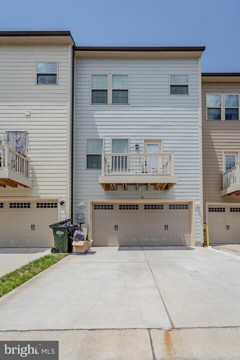 18191 Red Mulberry Rd in Dumfries, VA - Building Photo