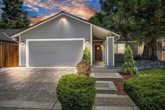 2653 Tierra Grande Cir in Sacramento, CA - Building Photo - Building Photo
