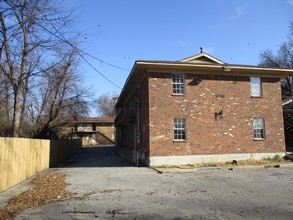 Oakwood Apartments in Memphis, TN - Foto de edificio - Building Photo