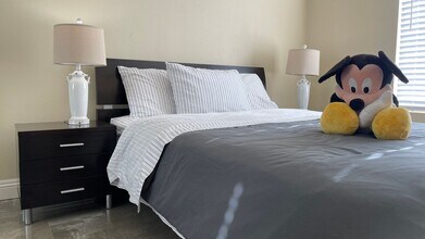 7300 W Pirates Cove Rd in Las Vegas, NV - Foto de edificio - Building Photo