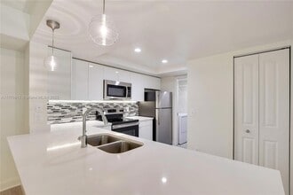 3605 NE 207th St, Unit 2107 in Miami, FL - Building Photo - Building Photo