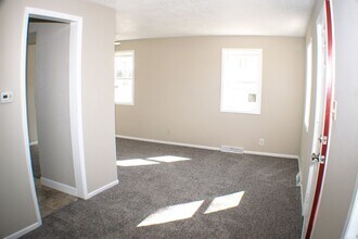 2512 Morton Ave in Des Moines, IA - Building Photo - Building Photo