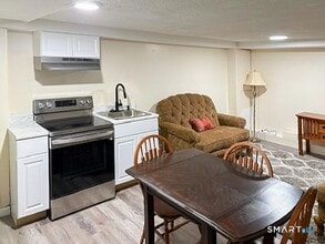 961 N High St in East Haven, CT - Building Photo - Building Photo