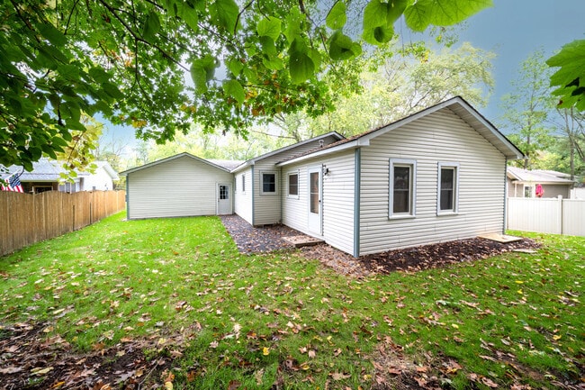 559 Gatewood Dr in Twin Lakes, WI - Building Photo - Building Photo