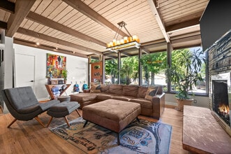 1542 Fieldcrest Ln in Holladay, UT - Building Photo - Building Photo