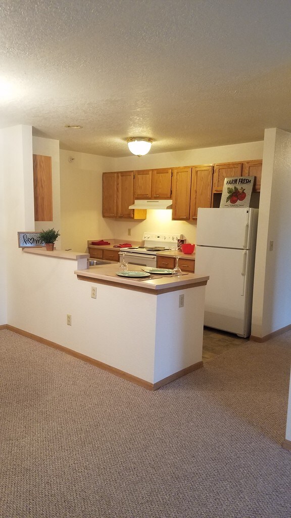 Silver Creek Village 55+ Senior Apartments Glendale, WI Apartments