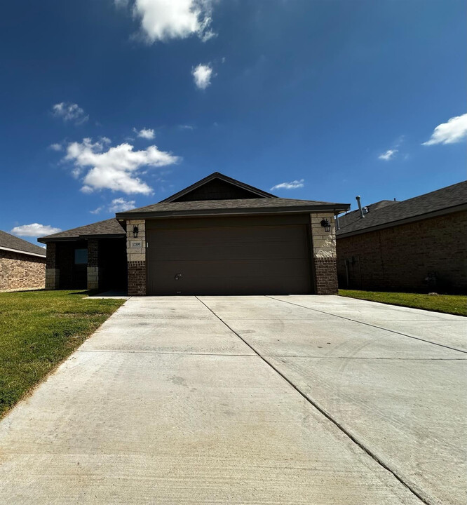 13805 Vernon Ave in Lubbock, TX - Building Photo