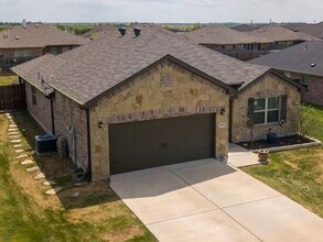 4011 High Plains Dr in Sanger, TX - Building Photo - Building Photo