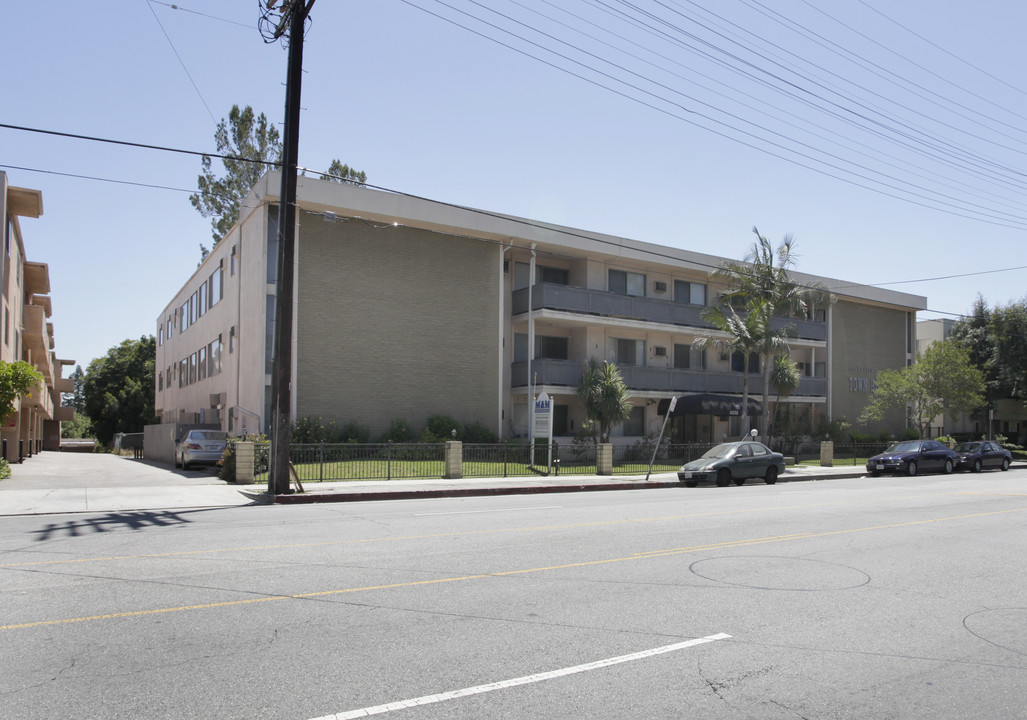 5020 Coldwater Canyon Ave in Sherman Oaks, CA - Foto de edificio