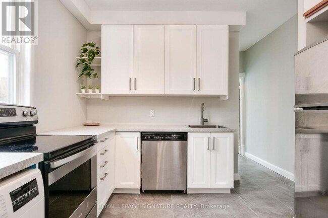 133 Brock Ave in Toronto, ON - Building Photo - Building Photo