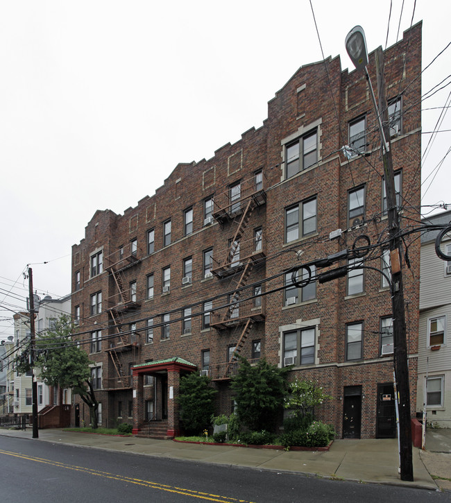 64-70 Baldwin Ave in Jersey City, NJ - Building Photo - Building Photo