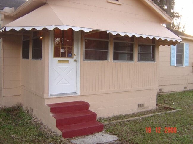 property at 154 E 44th St