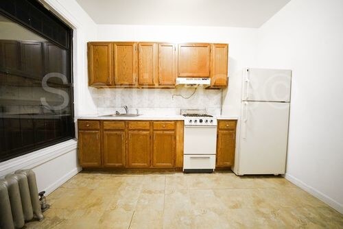 24-51 38th St-Unit -D08 in Queens, NY - Building Photo