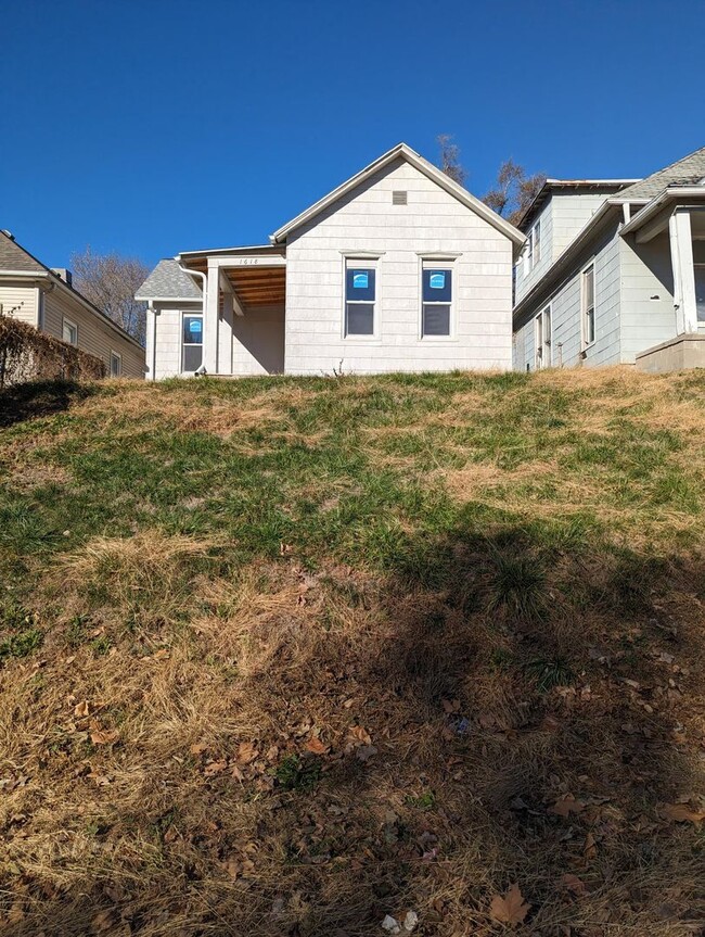 property at 1618 Savannah Ave