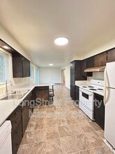 1930 NW Kings Blvd in Corvallis, OR - Building Photo - Building Photo