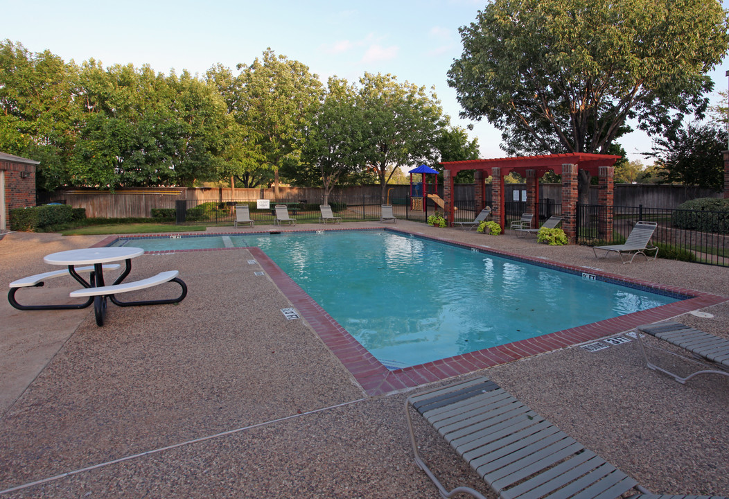 Cedar Point Apartments in Seagoville, TX - Building Photo