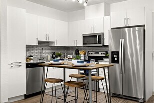 Vue on Lake Monroe in Sanford, FL - Building Photo