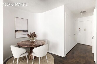 330 E 38th St in New York, NY - Building Photo - Building Photo