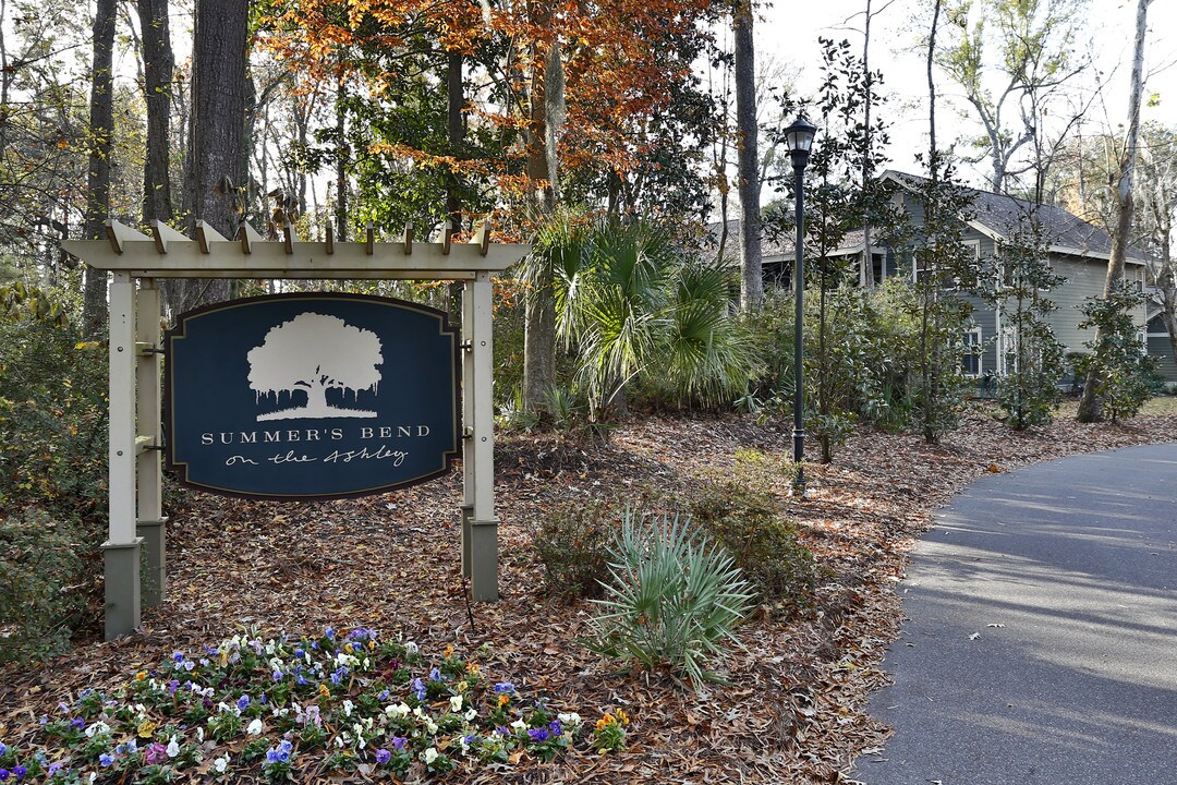 Summer's Bend in North Charleston, SC - Building Photo