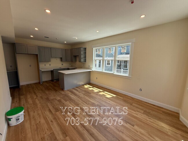 14 Dorr St, Unit #1 in Boston, MA - Building Photo - Building Photo