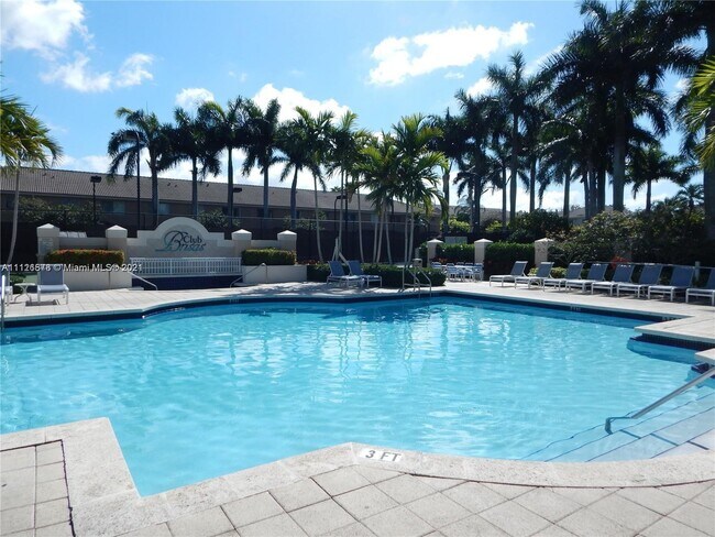 5600 NW 114th Pl-Unit -106 in Doral, FL - Building Photo - Building Photo