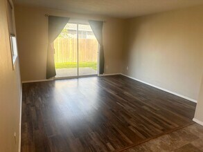 908 Pecan Ct in Newberg, OR - Building Photo - Building Photo