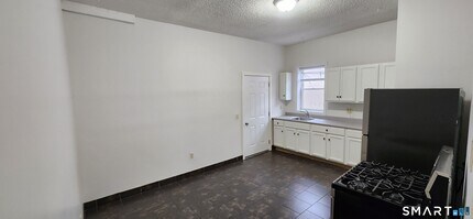 24 Meadow St in Wallingford, CT - Building Photo - Building Photo