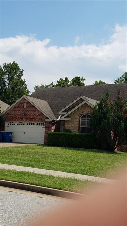 3003 SW Briar Creek Ave in Bentonville, AR - Foto de edificio